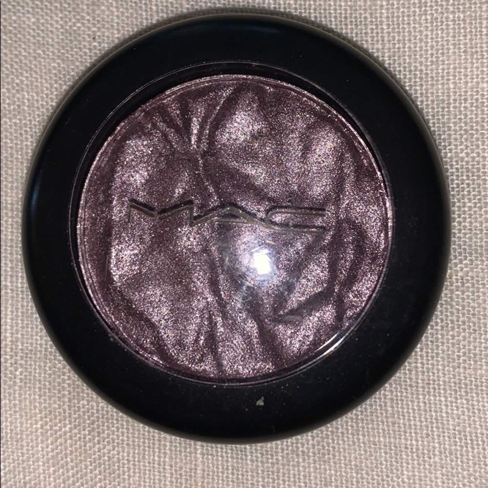 Mac magic in your eyes foiled eye shadow